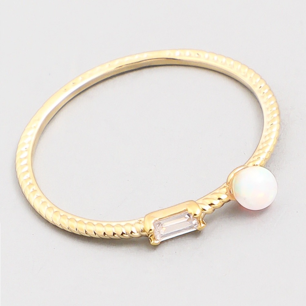 Delicate Rope Band White Opal Stud Ring